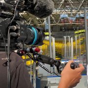 Unser Kameramann filmt den Eishockeyspieler der Loewen