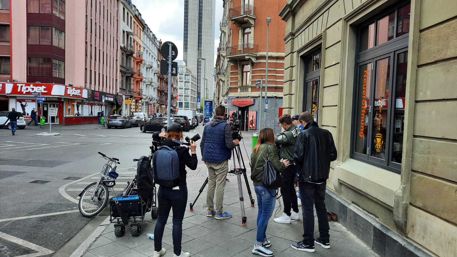 Unser Kamerateam in Frankfurt beim Dreh mit Maximilian Pollux